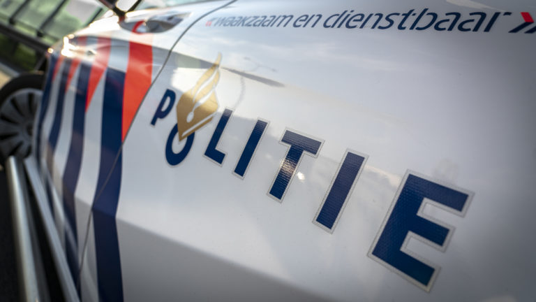 Vluchtpoging van scooterrijder zonder kenteken en rijbewijs eindigt met val op Kogendijk