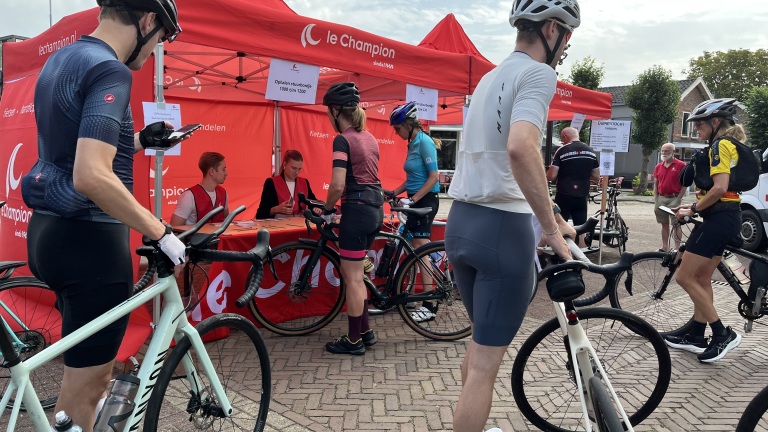 Recordaantal deelnemers fietst Duinentocht: “Elk jaar weer prachtig”