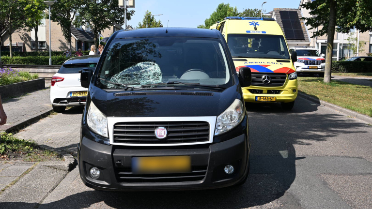 Wielrenster ernstig gewond na aanrijding op Enterij in Limmen