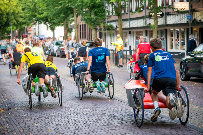 Ramon en Luke opnieuw onverslaanbaar tijdens NK Beddenrace in Bergen: “We moeten nog wel beetje bijtrainen”