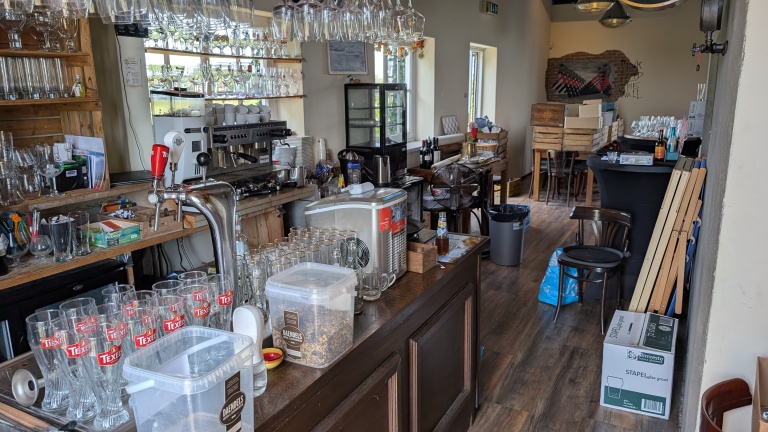 Café De Pomp sluit na ergernissen en juridische strijd: “Het terras zat stampvol”