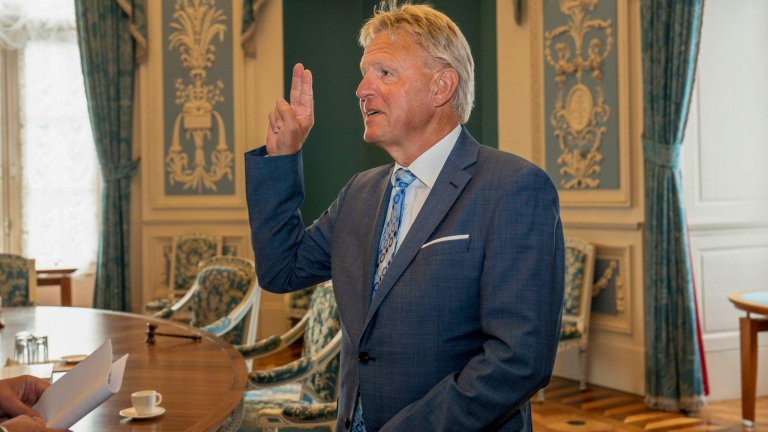 Jaap Bond begonnen als waarnemend burgemeester Bergen: blijft minstens een jaar