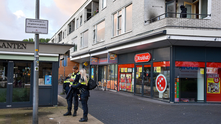 Brand op balkon boven Kruidvat snel geblust door brandweer