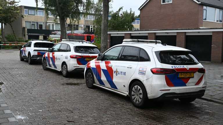 Hulpdiensten naar Alkmaarse Stikkelwaard na vondst lichaam in woning