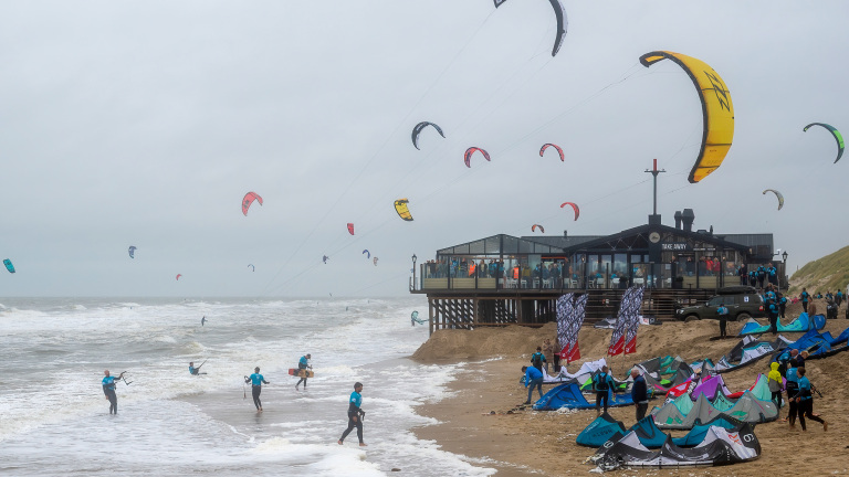 Ideaal weer voor de fanatiekste kitesurfers: Hoek tot Helder en stempelen bij Prince George