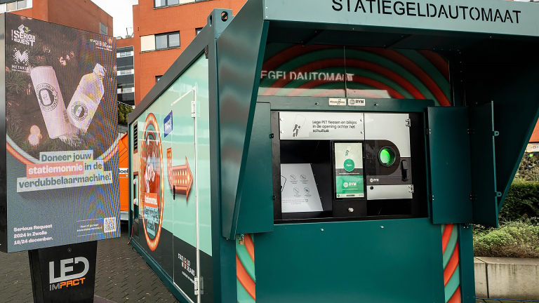 Dag en nacht je geld terug: proef met statiegeldautomaat in De Mare
