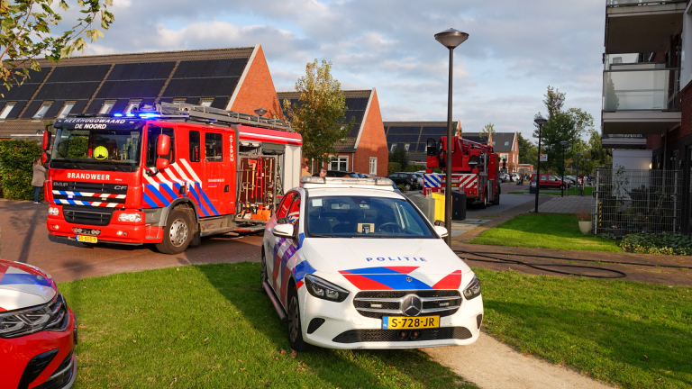 Politie en brandweer blussen balkonbrand bij woonzorgcentrum in Heerhugowaard