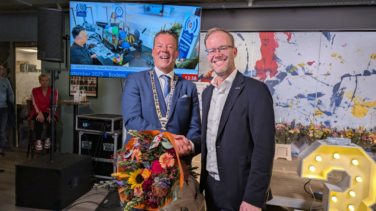 Feest en vooruitgang: Jarig Omroep Castricum blikt terug én kijkt vooruit naar vorming streekomroep