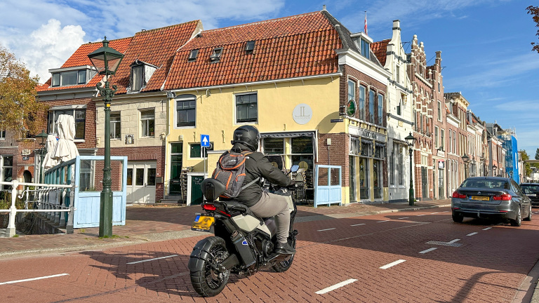 Alkmaar pakt lawaaimakers aan: boetes voor herriemakende bestuurders