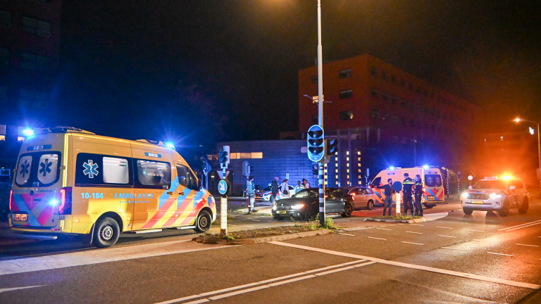 Flinke schade bij nachtelijke crash in Alkmaar: één slachtoffer naar ziekenhuis