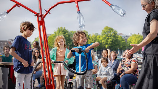 NEMO Science Tour brengt spectaculaire experimenten naar Middenwaard 🗓