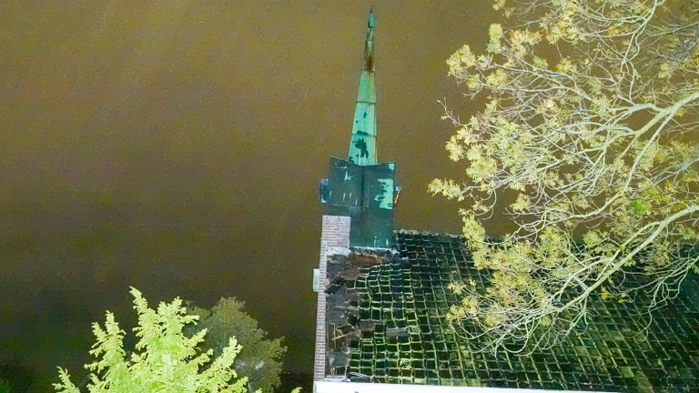 Instortingsgevaar monumentaal kerkje na stormschade en achterstallig onderhoud