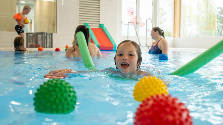 Zwembad De Beeck zorgt deze kerstvakantie voor extra zwemplezier in Bergen 🗓