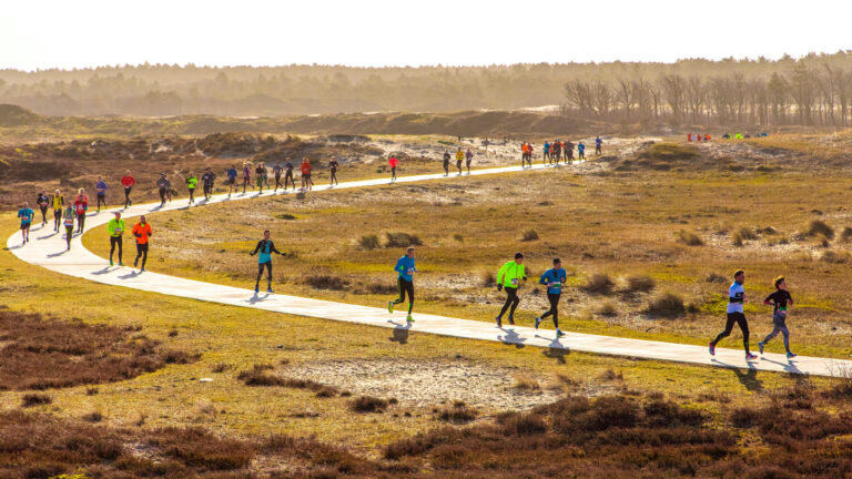 Koude Egmond Halve Marathon: “Nog geen tekenen van minder deelnemers”