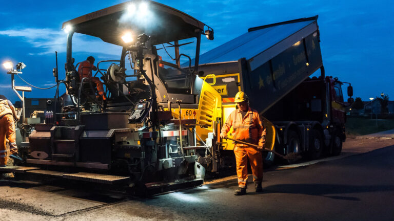 Nachtelijke afsluiting voor nieuwe laag asfalt op N242 bij Ranzijn