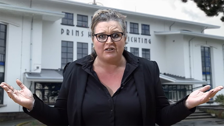 Flierefluiters Toneel speelt de komedie ‘Zorgbot 2.0’ in Dorpshuis Hanswijk 🗓