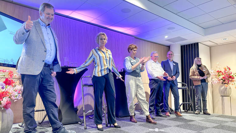 Lijsttrekkers Heiloo in debat over fusie, woningbouw en verkeer: ‘Er valt wat te kiezen’