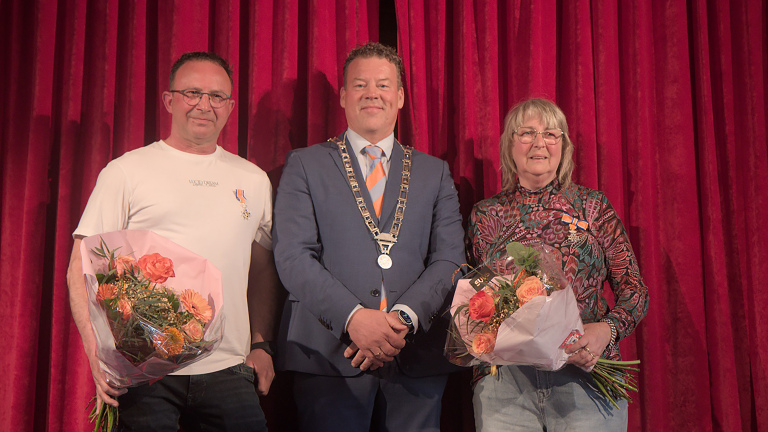 Marc en Trudie van Scouting Limmen ontvangen Koninklijke erkenning