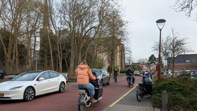 In Oudorp praat men er over, maar gemeente weet helemaal niets van eenrichtingsverkeer Herenweg