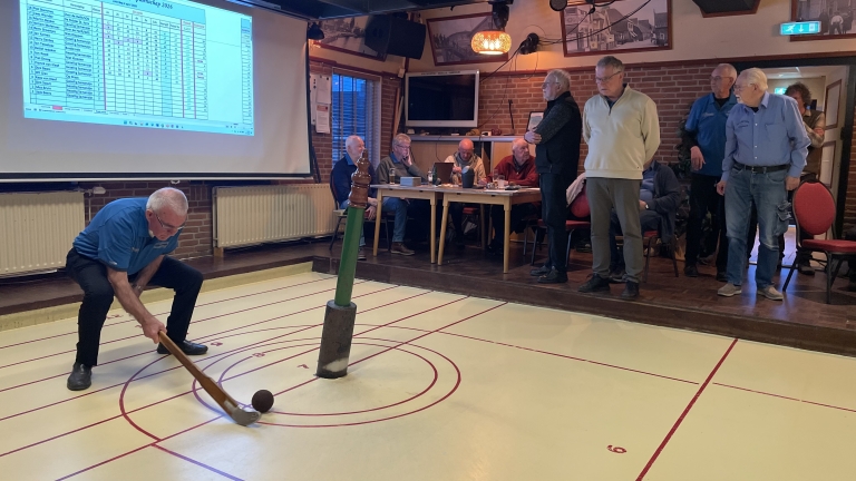 Kolvers strijden om de winst in Zuid-Scharwoude: “De bal is en blijft rond”