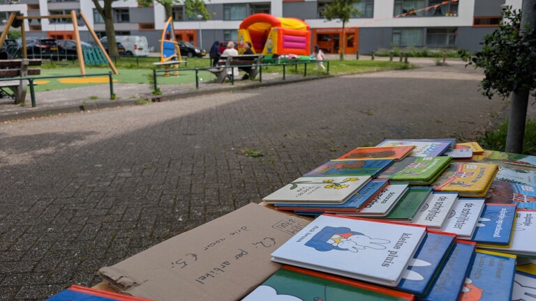 Rommelmarkten verbinden Alkmaarse buurtjes: “Als je maar volhoudt”