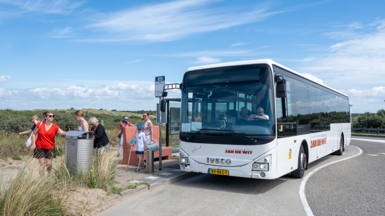 Come-back van de Kustbus: gratis naar strand van Bergen en Castricum