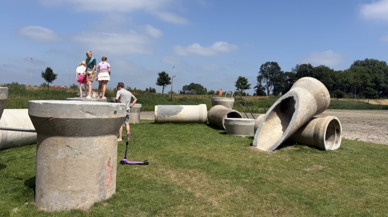 Boomstammen, water en avontuur: De Draai heeft er een bijzondere speelplek bij