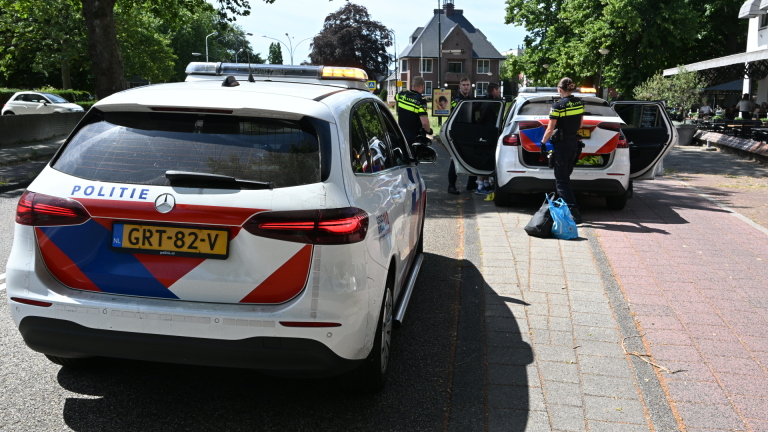 Man met spuugmasker op afgevoerd na verward gedrag in Heiloo