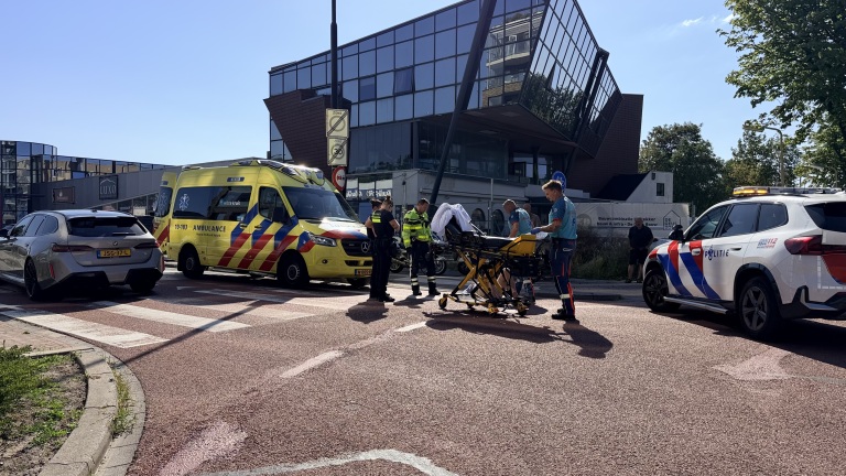 Scooterrijder gewond na harde val op Nijverheidsstraat in Heerhugowaard