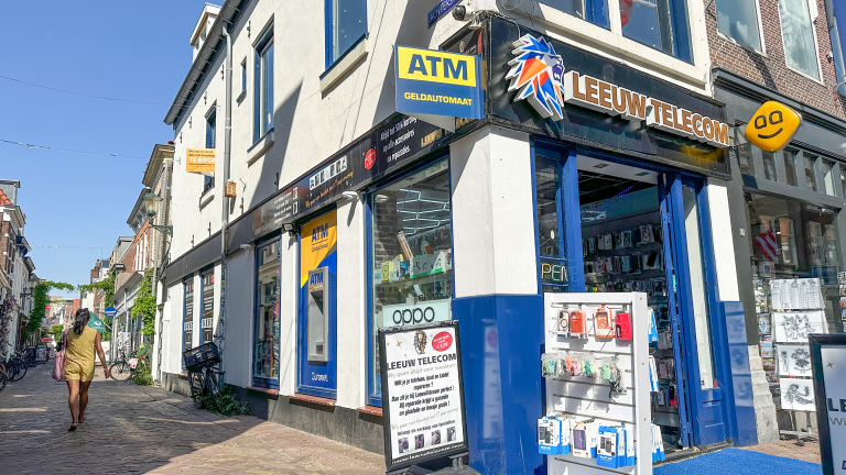 Alkmaar stelde veiligheidseisen aan geldautomaat in de Achterstraat, maar kon vergunning niet weigeren