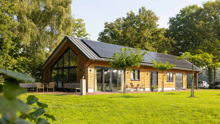 Kapschuur met tuinhuis: opgeruimd ontspannen én samen genieten [Advertorial]
