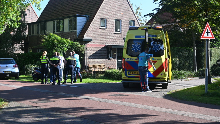 Fietsster naar ziekenhuis na botsing op fietsstraat Van Blaaderenweg
