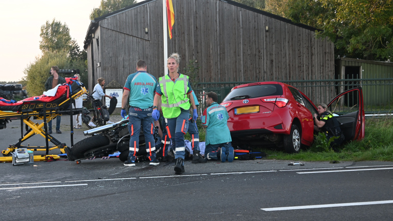 Drie gewonden bij dubbele aanrijding op Hoeverweg, waarvan twee ernstig