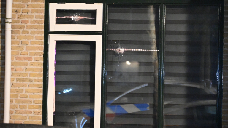Schoten gelost op woning in Cataloniëstraat in Alkmaar