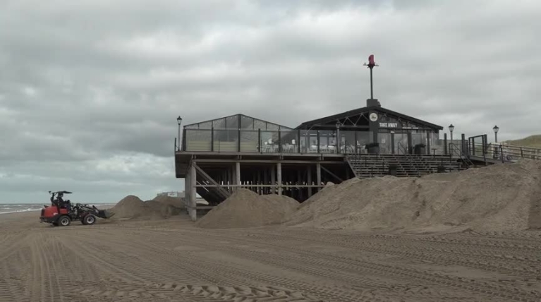 Meer zand, maar weinig hoop: Camperduin onzeker het stormseizoen in