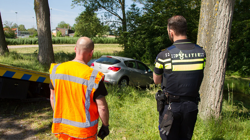 Auto van docent Willem Blaeu te water door vergeten handrem