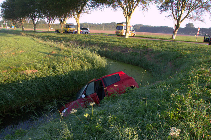Zware botsing op kruising De Helling - Vronermeerweg (FOTO's)