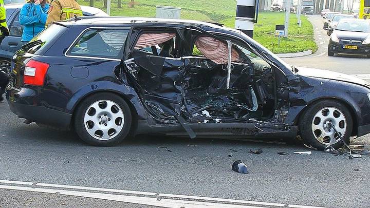 Botsing op de N203 bij Uitgeest: 2 gewonden (FOTO)