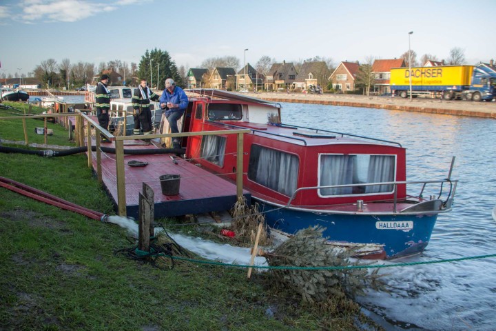 20150116 Alkmaar boot gezonken Molenkade-6