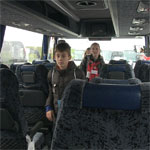 Man gewond na botsing tegen lantaarnpaal (FOTO's)