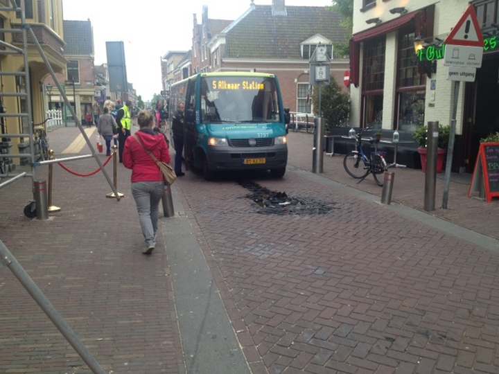 Connexxionbus raakt zwaar beschadigd door beweegbare paal (FOTO's)