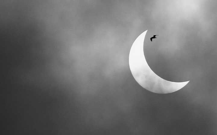 Ondanks bewolking toch foto's van zonsverduistering (FOTO)