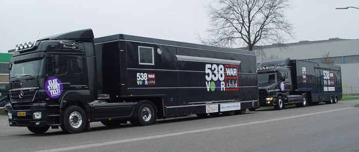 Jeugd uit Bloemwijk maakt rap voor Warchild (FOTO)