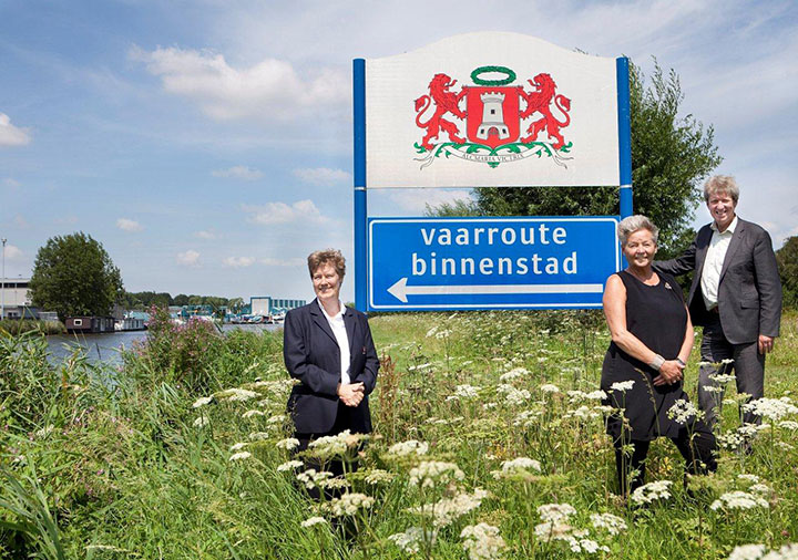 Wethouders wijzen watertoeristen de weg (FOTO)