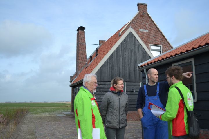GroenLinks met enquête langs de deur (FOTO)
