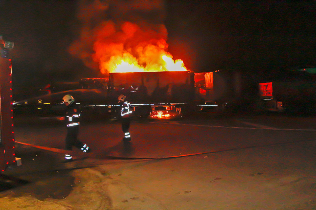 Brand bij GP Groot doet metalen smelten (FOTO's)