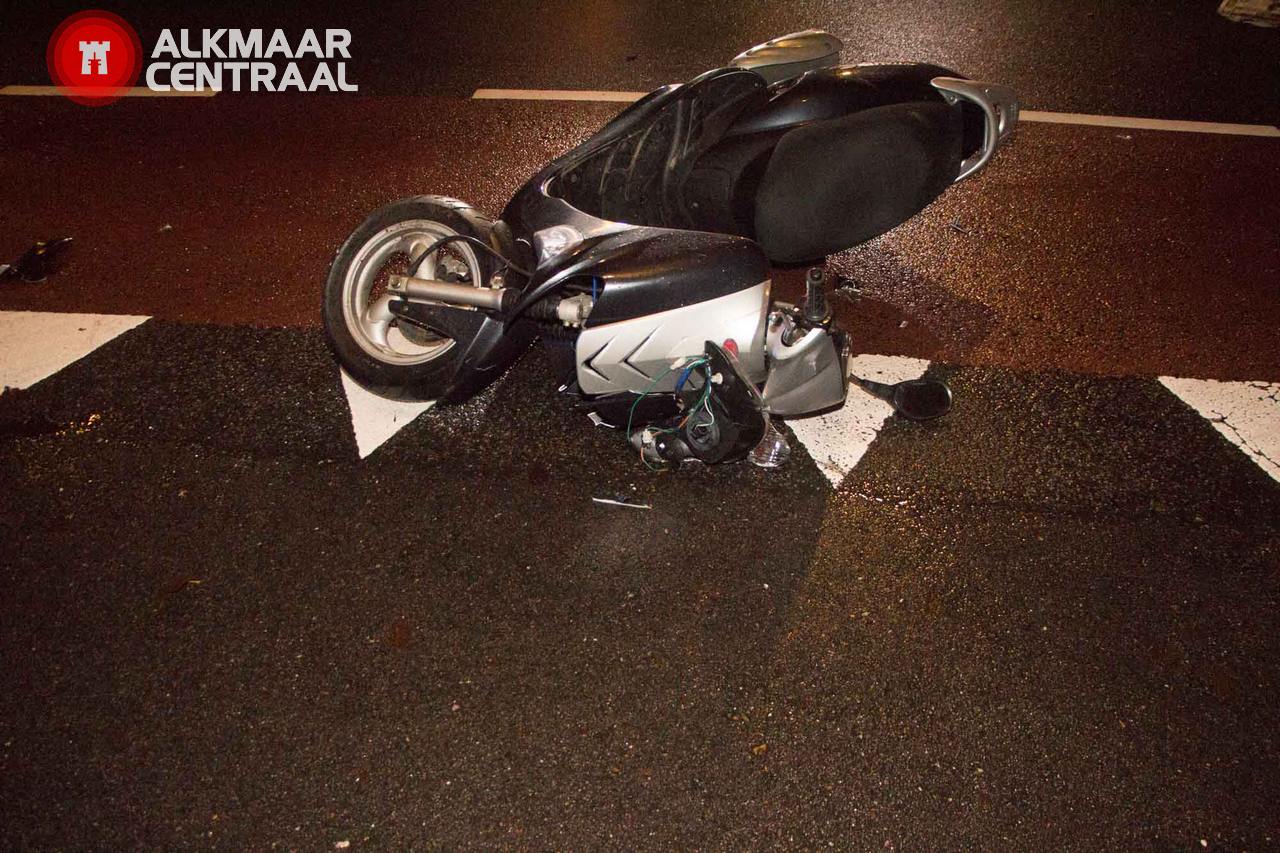 Bromfietser gewond bij aanrijding op De Zandhorst (FOTO's)
