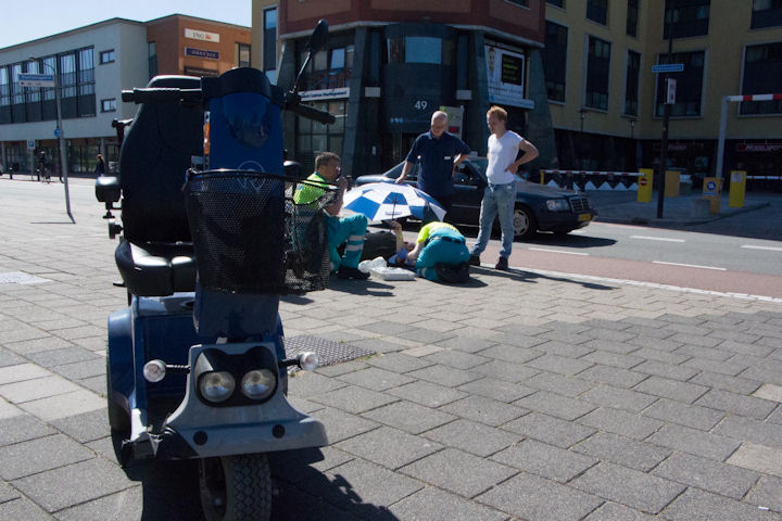 Hoogbejaarde man gewond na val met scootmobiel (FOTO)